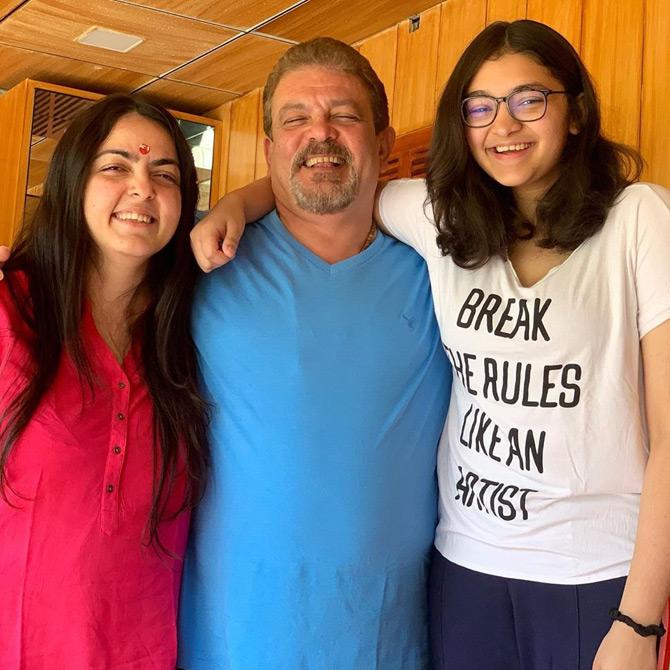 After acing the election game, Smriti Irani seems to be acing the role of being a mother, as she took to Insta once again to share an awww-adorable picture where her husband Zubi Irani is seen having a hearty laugh with his daughters Zoish and Shannelle Irani. Smriti captioned the pic: The smiles that light up my life. Zubin Irani and Shanelle Irani and my Zoe!