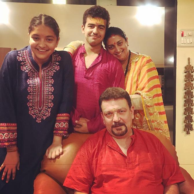 On the occasion of Diwali, Smriti Irani was seen celebrating the festival of lights with her family. Smriti and her family were seen donning traditional clothes as they celebrated the festival with much energy and enthusiasm. Smriti writes: May the Festival of Lights add sparkle to your life, bring lots of joy and prosperity!