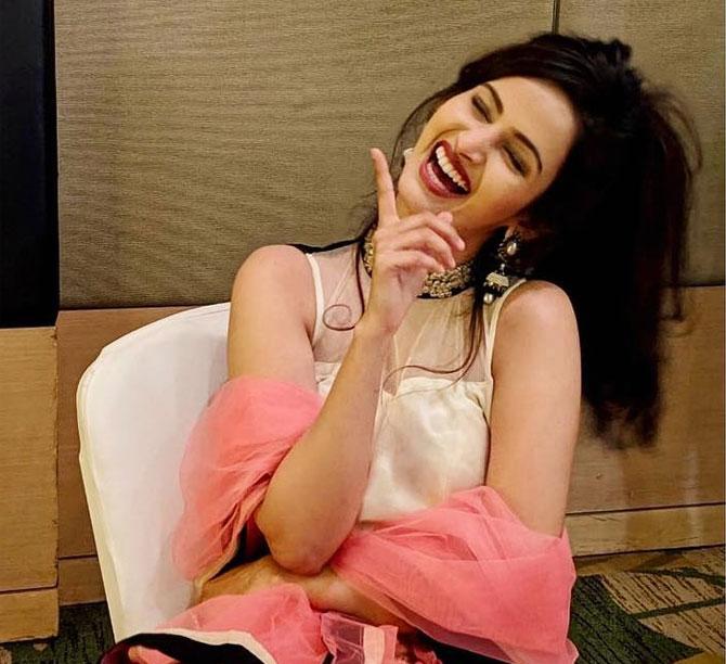 Shivani Jadhav was born in Chhatisgarh. Shivani attended Jnana Prabodhini Navanagar Vidyalaya and later relocated to Pune. Shivani Jadhav is a software engineer by profession. She got her degree from MIT college, Pune