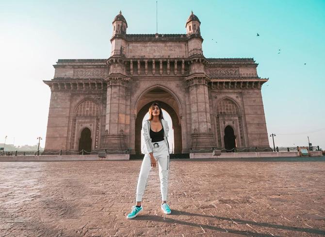 Through this picture, Vaishnavi Andhale proves that she is truly a Mumbaikar as she too loves enjoying the sunsets in Mumbai. While sharing this picture posing amidst the backdrop of the Gateway of India, Vaishnavi writes: Watch more Sunsets than Netflix.