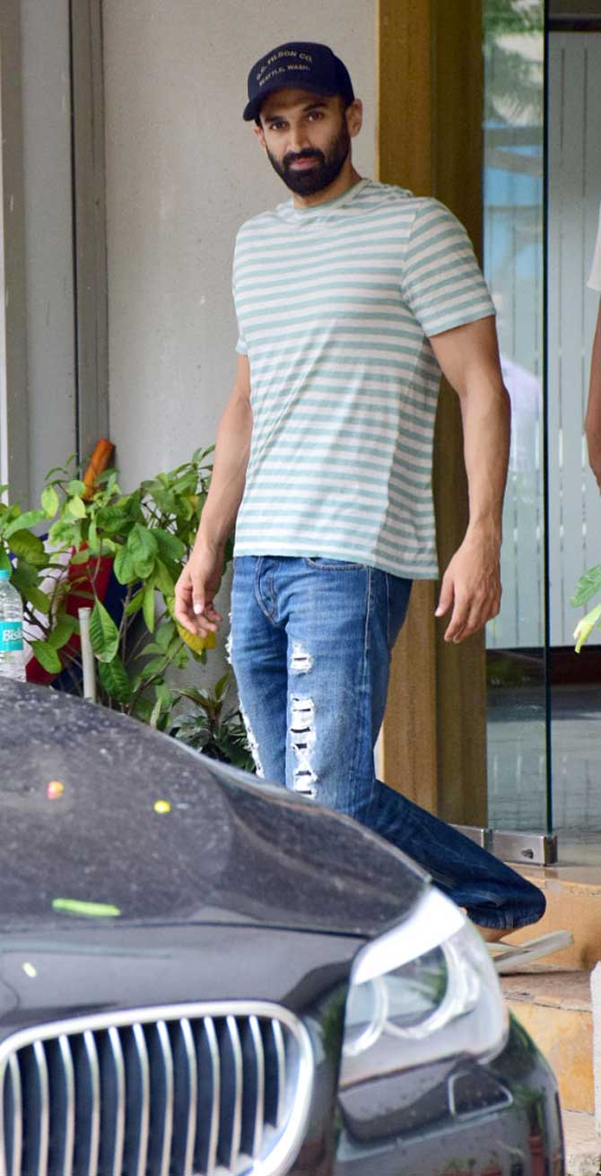 Meanwhile, Aditya Roy Kapur was also spotted in the city. The actor was seen wearing a striped t-shirt, paired with distress denim. The Kalank actor was seen in a different avatar. He was seen donning a beard look. 