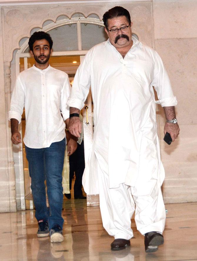 Shashi Kapoor's son Kunal Kapoor and son Zahan Prithviraj Kapoor also came in to offer their condolences to Pahlaj Nihalani and family at ISKCON Temple in Juhu.