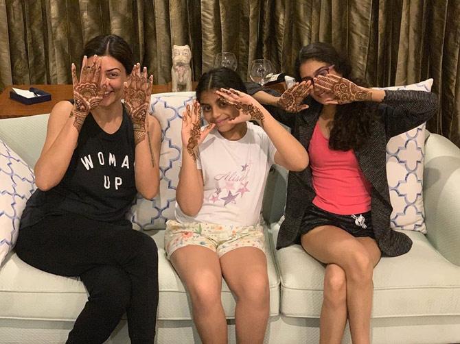 Sush, Alisah and Renee show off their hennaed hands! The trio got beautiful henna designs on their hands for Rajeev Sen's wedding in Goa.