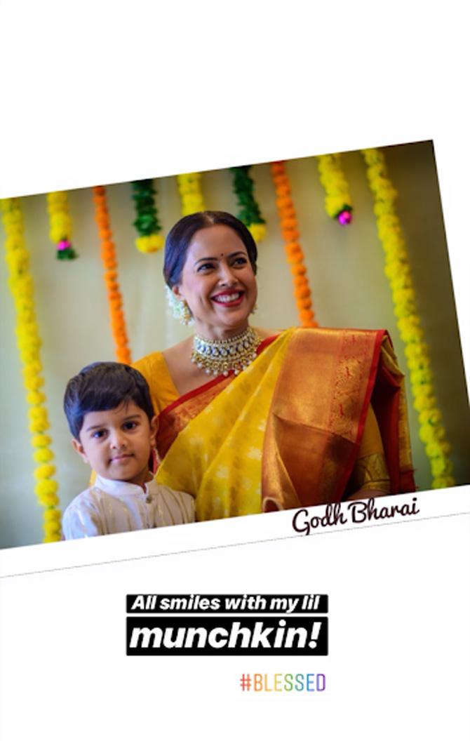 PICS: Pregnant Sameera Reddy goes traditional for her \'Godh Bharai\',  wears a kanchivaram silk saree for her baby shower!