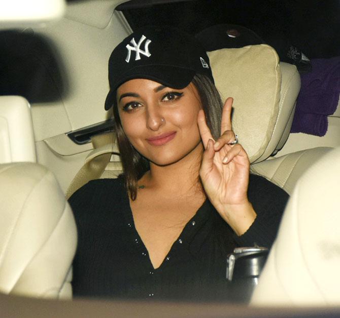Sonakshi Sinha happily posed for the photographers as she arrived for the special screening of Kabir Singh. Sonakshi will next be seen in Khandani Shafakhana.
