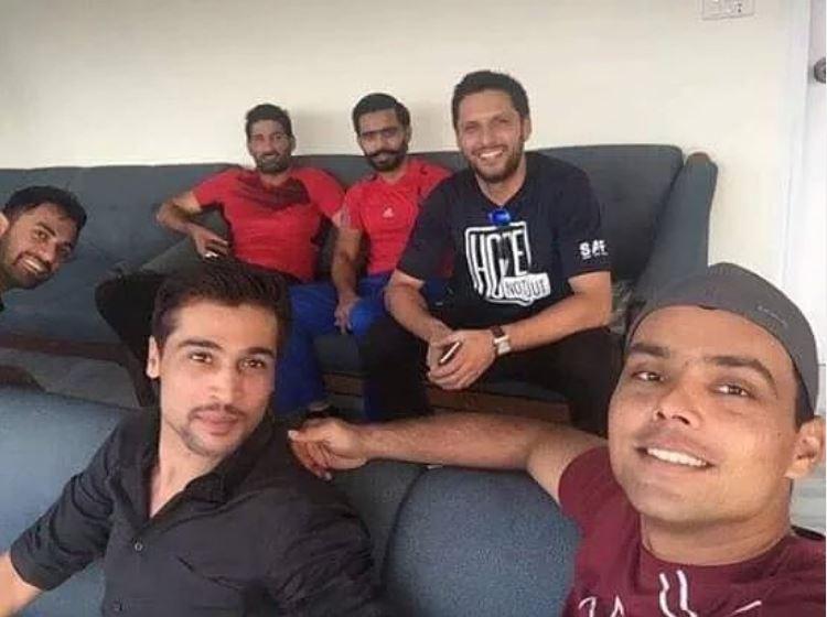 Mohammad Amir posted this picture of himseld with Shahid Afridi and a few others.