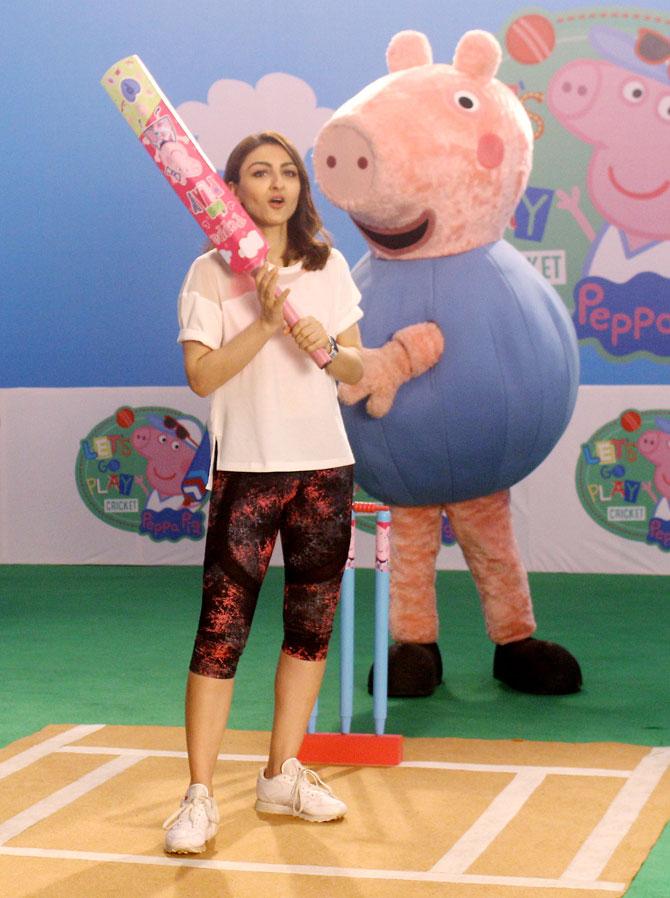 Soha Ali Khan will soon be seen in a video where she will be seen talking about cricket and sharing tips with children. Soha, whose grandfather Iftikhar Ali Khan Pataudi and father Mansoor Ali Khan Pataudi made a name for themselves in the world of cricket, will also pass on some tips that she learned from her grandfather and father. All pictures/Yogen Shah
