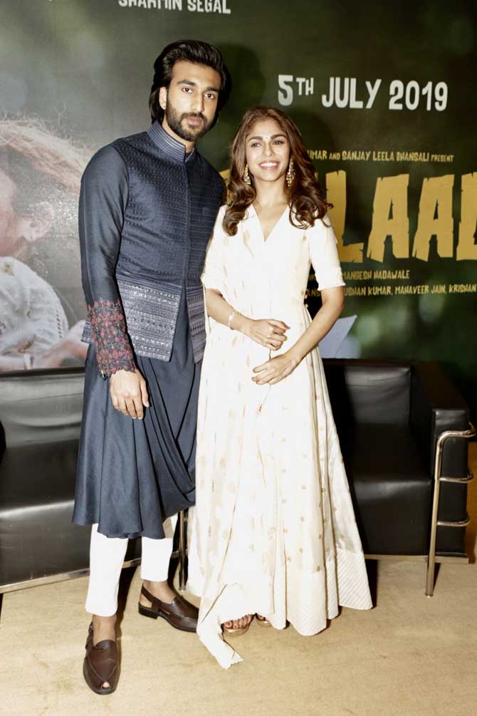 For the promotional event, the star kids stunned the audience with their outfits. Sharmin rocked the floor in her printed white dress, which she teamed up with golden flats and matching earrings. On the other hand, Meezan looked dapper in his traditional avatar. He donned a dark blue kurta and white pajama.