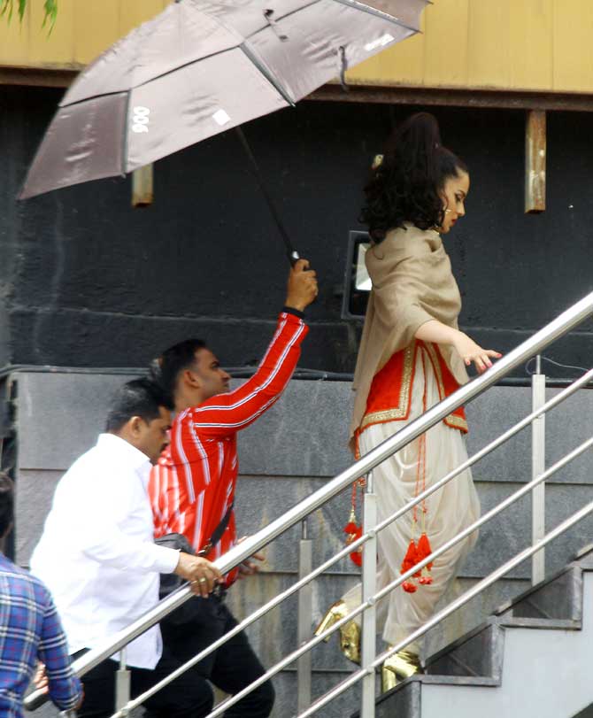 Kangana Ranaut and Rajkummar Rao were spotted shooting for their upcoming flick Mental Hai Kya in Mumbai. Talking about this black comedy, the makers have given the popular phrase Love Thy Neighbour a twist. In the film, Kangana Ranaut and Rajkummar Rao playing nosy, annoying neighbours to each other. All pictures/Yogen Shah