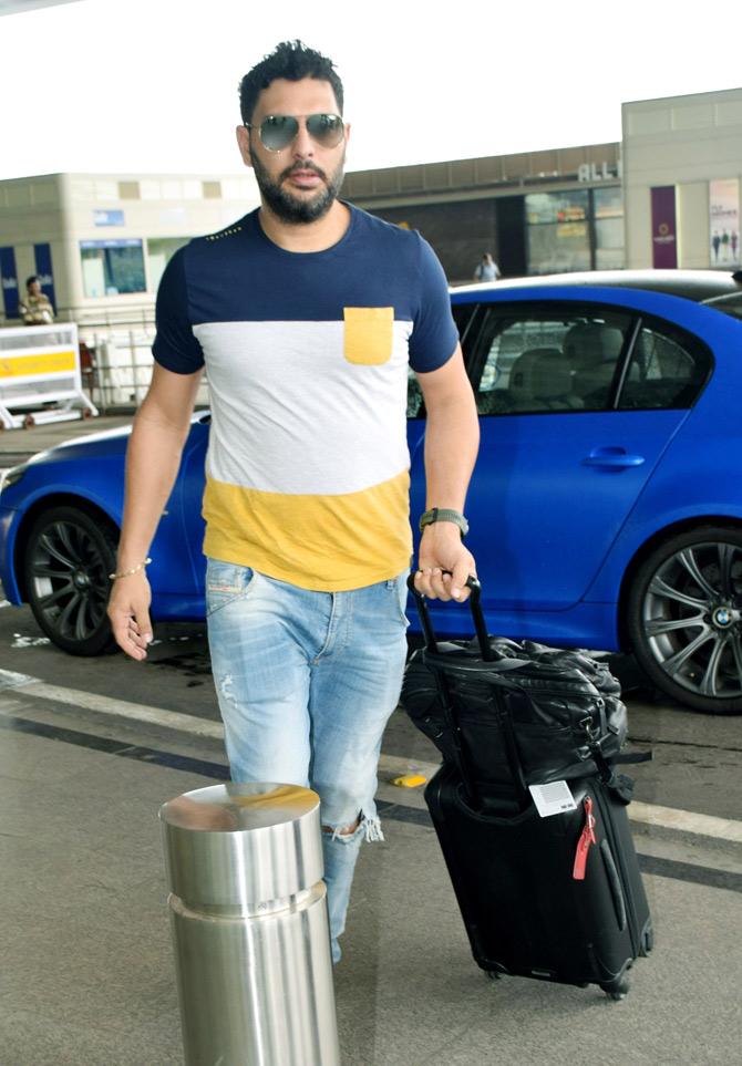 The former Indian cricketer looked cool and casual in a blue white and yellow t-shirt and ripped jeans. 