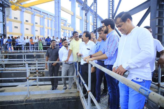 While sharing the inside pictures of the inauguration ceremony with his fans and followers, Aaditya Thackeray informed that due to Gazdarbandh pumping station areas such as Bandra, Juhu, and Santacruz will have relief from waterlogging. He also wrote that the water pumping station can pump out 36,000 litres of water per second and help in bringing relief to Mumbaikars during monsoon season.