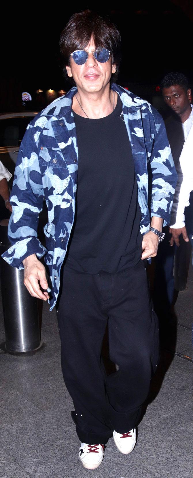 Shah Rukh Khan was also spotted at the Mumbai airport. SRK wore a camo printed jacket and black tee and black track pants. Recently, SRK completed 27 years in Indian Cinema. Shah Rukh Khan paved his way into the industry with 'Deewana' in 1992 which was a stupendous success at the box office and also won him the Filmfare Best Male Debut Award for his performance. Basking in the success of his film, the actor has travelled miles by beginning the career in acting with theatre in Delhi where he grew up before he moved to television with shows like 