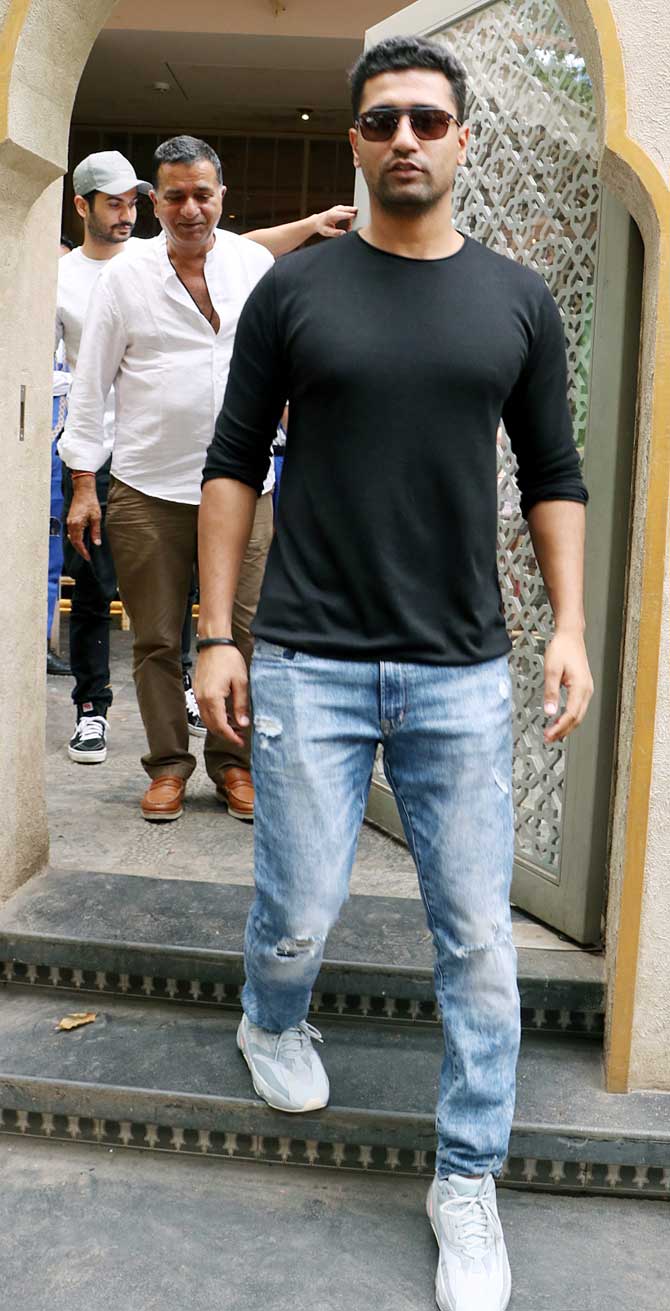 Vicky Kaushal made the most of the lazy day as he was clicked with his mom, dad - Sham Kaushal and brother - Sunny Kaushal at a popular restaurant in Juhu, Mumbai. All Pics/Yogen Shah