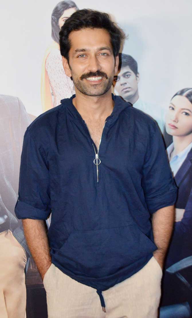 Created for Applause Entertainment by BBC Studios India, the show has been directed by Rohan Sippy and Debbie Rao; which was originally written by Ricky Gervais and Stephen Merchant. The ensemble cast includes Mukul Chadda, Gauahar Khan, Ranvir Shorey, Gopal Datt, Sayandeep Sengupta, Samridhi Dewan, Priyanka Setia, Abhinav Sharma, Gavin Methalaka, Preeti Kochar, Sunil Jetly, Chien Ho Liao, Nehpal Gautam and Mayur Bansiwal amongst others. The Office is set to tickle funny bones from 28th June on Hotstar VIP.
In picture: Nakuul Mehta was all smile as he posed for the photographers at The Office screening in Andheri.