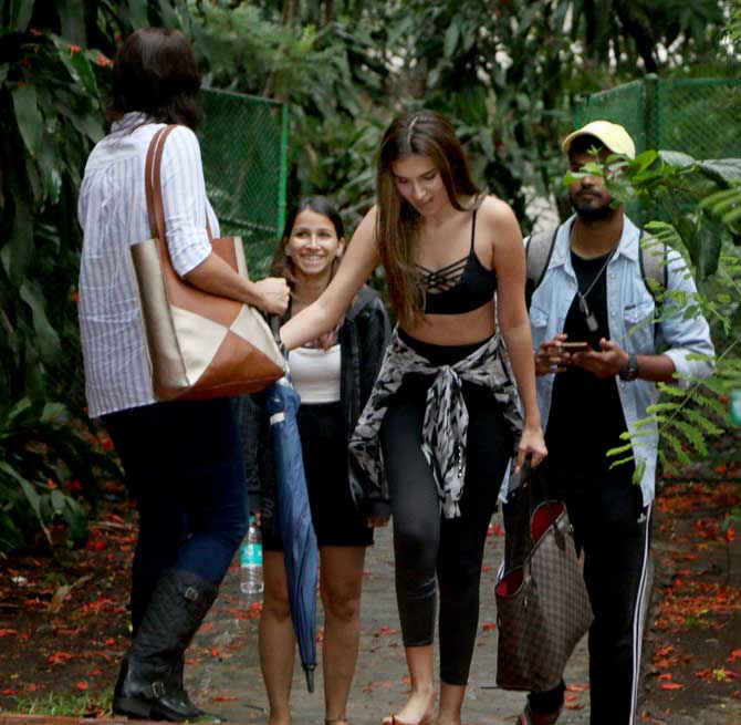 Tara Sutaria was seen barefoot exiting her dance class in Bandra, Mumbai. The actress was rehearsing for her upcoming film Marjaavaan, alongside Sidharth Malhotra. The film also stars Riteish Deshmukh and Rakul Preet Singh and is slated to release. All photos/Yogen Shah