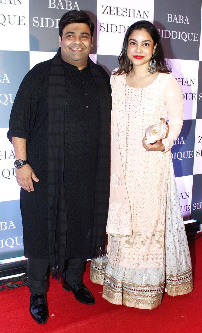 Kiku Sharda and Sumona Chakravarti, who have starred together on The Kapil Sharma show, came in together for Baba Siddique's Iftar party at Bandra 5-star hotel.