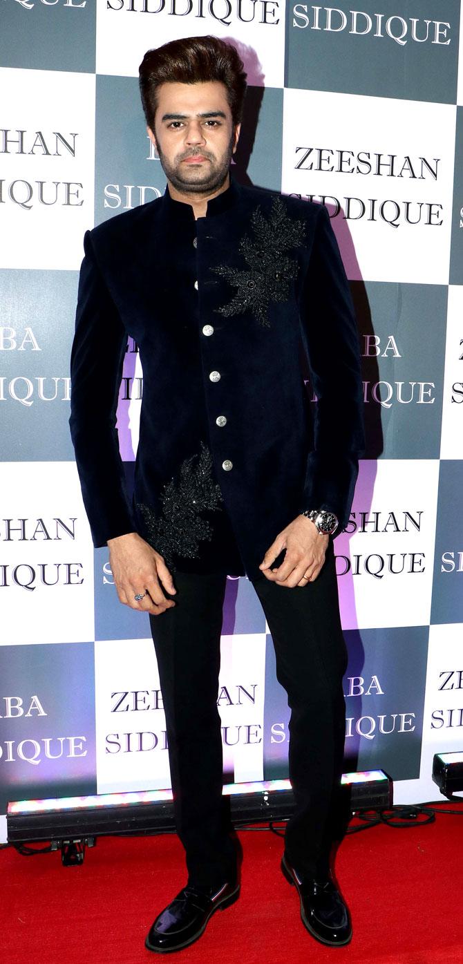 Television funnyman Maniesh Paul also attended Baba Siddique's Iftar party at the 5-star hotel in Bandra.