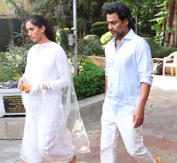 Abhishek Kapoor came in with wife Pragya for the Padma Gobind Hingorani's last rites in Santacruz.