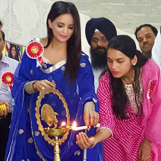 In pic: Indo-Canadian politician Ruby Dhalla is seen lighting the lamp as she looks elegant in a beautiful blue salwar kameez and left her hair open which gave her a natural look.