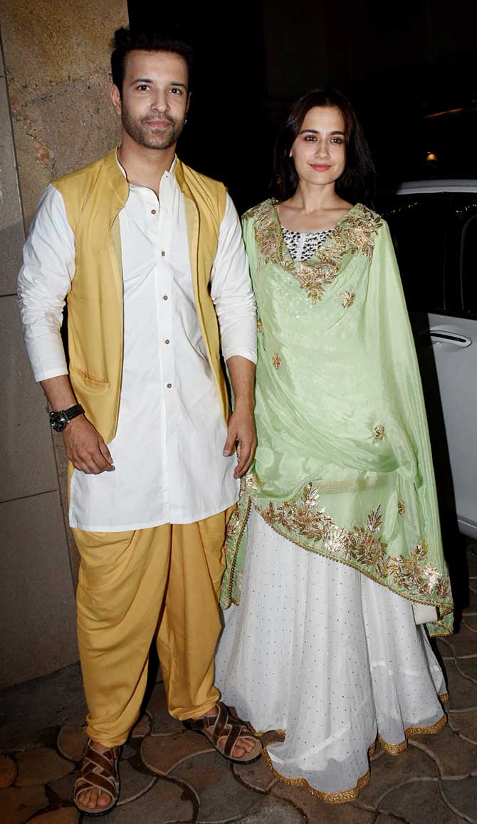 Aamir Ali and Sanjeeda Sheikh also attended Raza Baig's Eid bash hosted at his residence in the city. While Aamir opted for a dhoti-kurta, Sanjeeda donned white ethnic wear, paired with a mint and golden dupatta for the evening. 