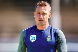 Dale Steyn needs some love at the moment, says Faf du Plessis