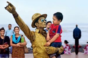 Girjesh Gaud: The Living Statue of Mumbai who is also a TikTok celeb