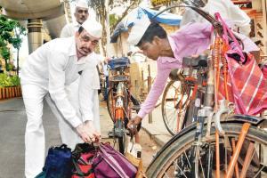 Mumbai's dabbawalas face fear of extinction