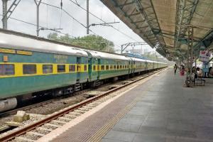 Kotak pushes for Konkan railway halt at Bhandup