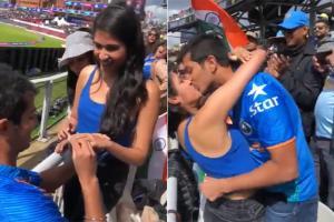 Man proposes to girlfriend at WC match; seals their love with a kiss