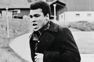 No takers for Muhammad Ali's autographed gold glove at Turin auction