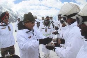 Rajnath Singh shares snacks with Indian army jawans at Siachen