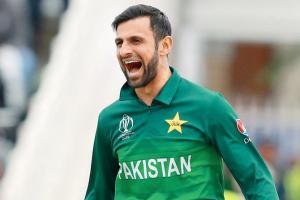 Pakistan should drop Shoaib Malik, say former cricketers