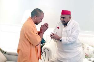 Yogi Adityanath visits convalescing Samajwadi Party chief Mulayam Singh