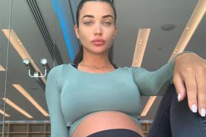 26-week-pregnant Amy Jackson working out is truly a Monday motivation