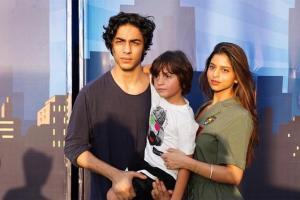 SRK calls Suhana, Aryan and AbRam 'Sugar, Spice And Everything Nice'