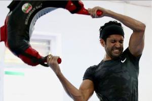 Farhan Akhtar stuns his trainer Drew Neal with his Toofan mode