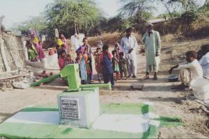 Indian businessman installs hand pumps in poverty-stricken Pakistan dis