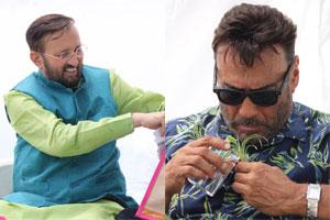 Prakash Javadekar plants saplings with Jackie Shroff