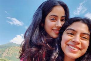 See pics: Janhvi, Khushi are vacationing with friends in the mountains