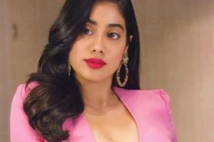 Why does Janhvi Kapoor call herself old fashioned?