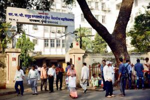 Mumbai: At JJ hospital, doctors take on 'abusive professor'