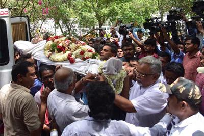 An era ends with Girish Karnad; last rites take place in Bengaluru