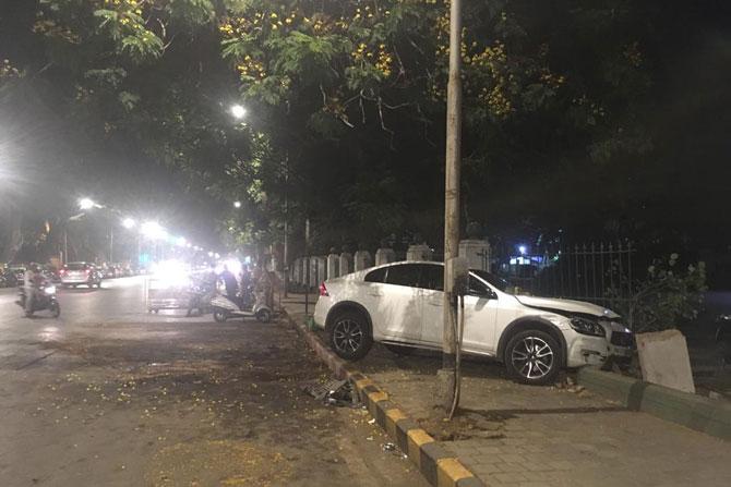 Mumbai: One dead, two injured as two cars collide near Mahalaxmi Racecourse
