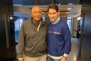 Fanboy moment alert! Mahesh Babu shares a picture with this legend!