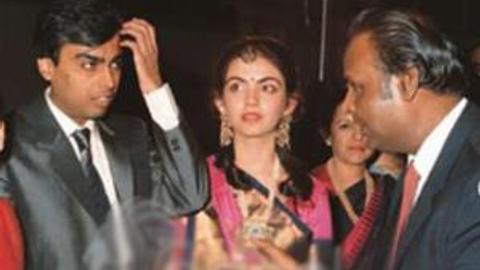Nita Ambani Sex Video - Rare photos of Mukesh Ambani with wife, parents you should not miss!