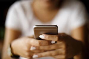 Wife chats with male friends on Facebook, husband kills her