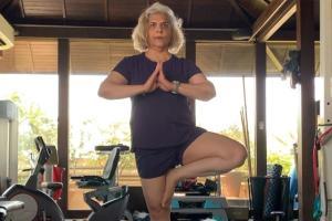 Videos: At 64, Hrithik's mother Pinkie Roshan is fittest