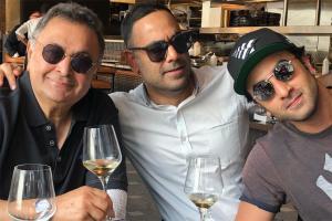 Rishi Kapoor looks hale and hearty with Ranbir Kapoor and Bharat Sahni