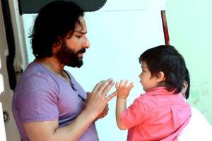 Saif Ali Khan feels bad when he reaches home and finds Taimur asleep