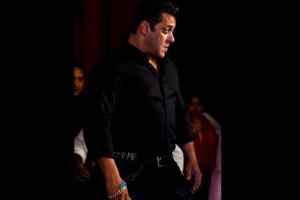 Video of Salman Khan slapping security guard goes viral; Netizens react
